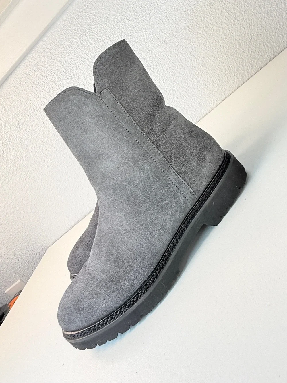 Aquatalia Gray Suede Lug Sole Ankle Boots Italy Size 8 Gray Boots leather